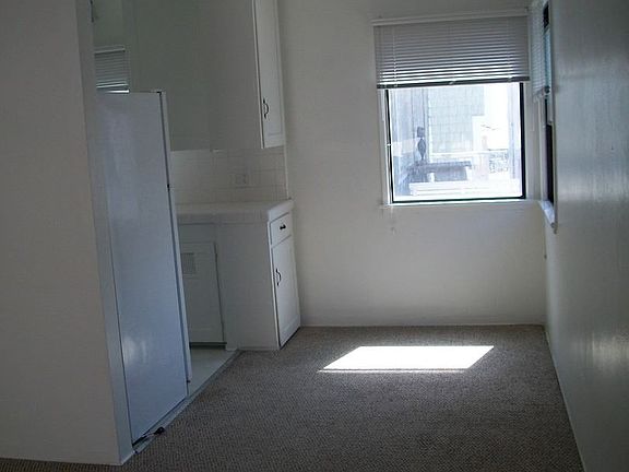 4th image of 26 61st Pl APT C