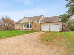 5690 Green Rd, Fenton, MI 48430