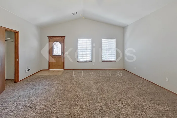 2421 Arbor Dr — Photo 2