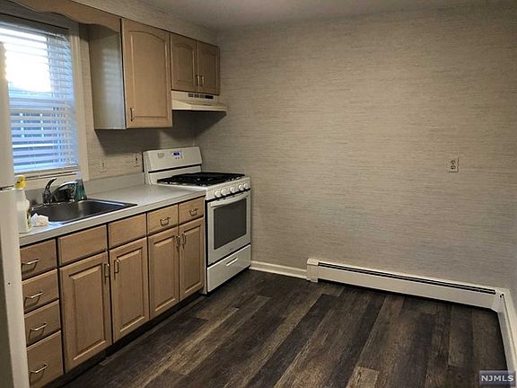 4th image of 304 Lake Ave Floor 2