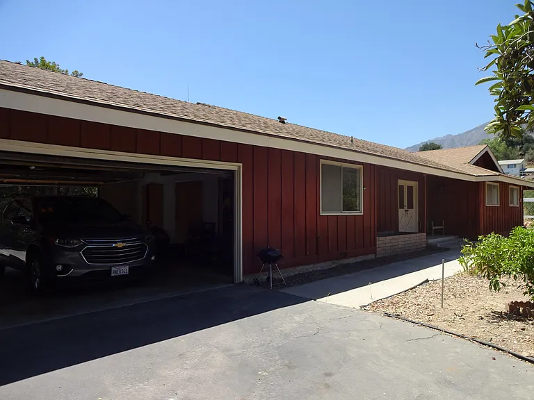 943 Oak Ave — Photo 2