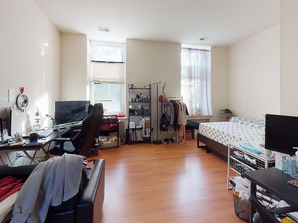 2nd image of 1711 Diamond St #2A