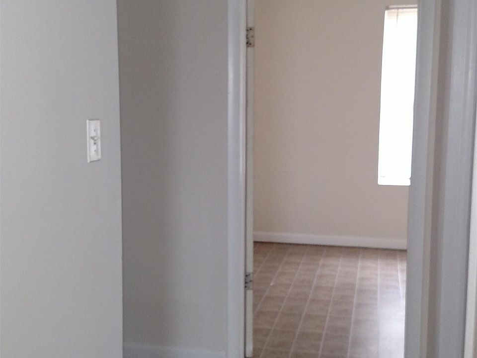 1st image of 421 Allens Aly