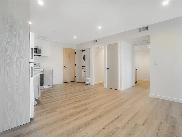 10918 Camarillo St #301 — Photo 2