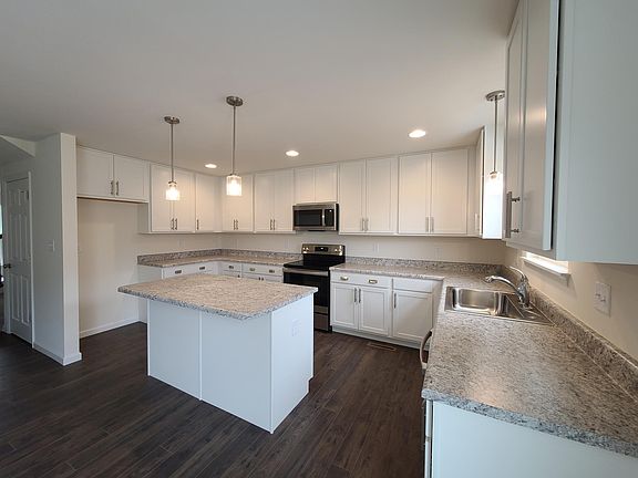 4th image of 5362 Lakepath Way