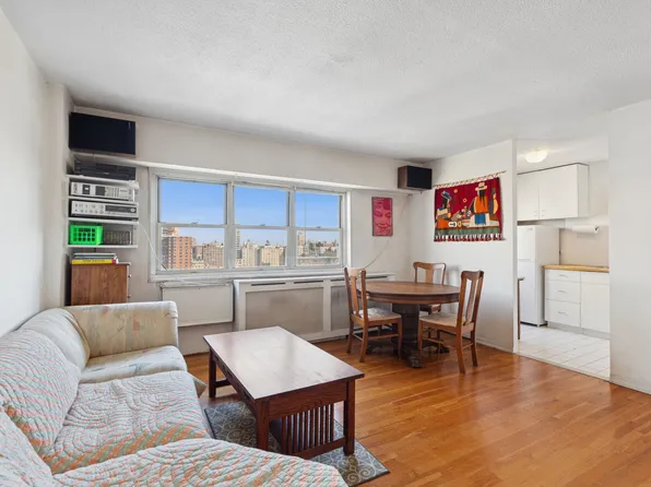 609 Columbus Avenue image 4 of 9