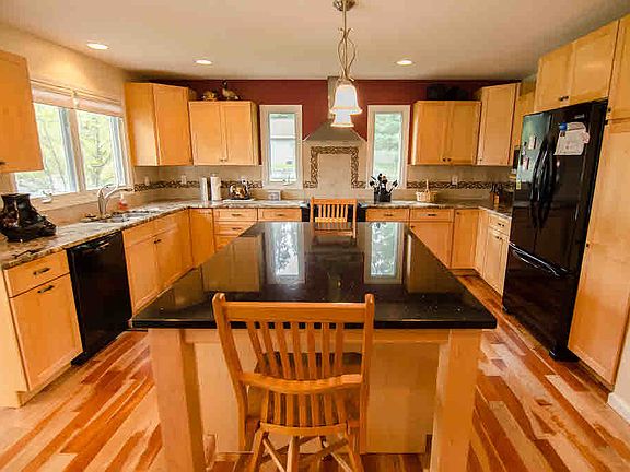 3rd image of 5905 N Heritage Ct