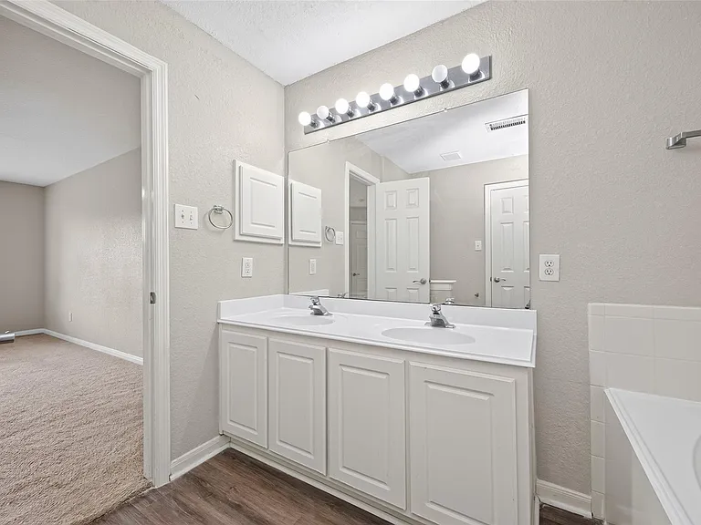 3219 Watercliff Ct — Photo 32