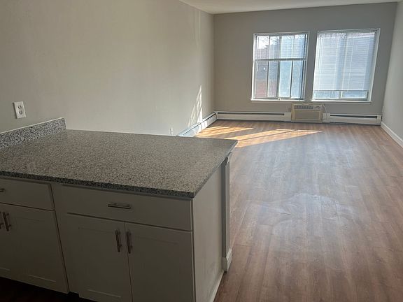 4th image of 2465 N Frederick Ave #205