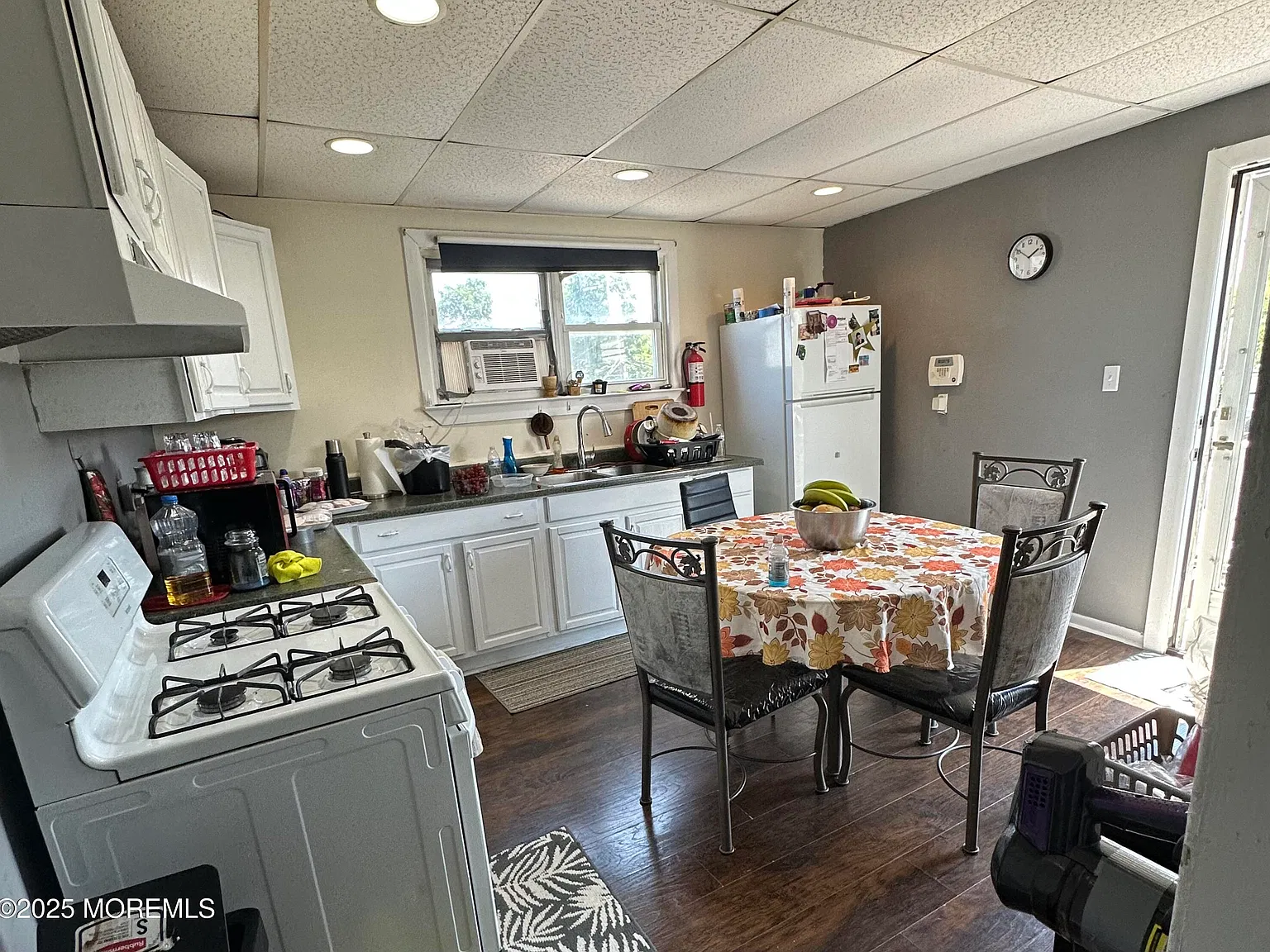 2 bed, 858 sqft, $2,500 — Photo 2