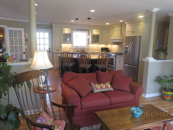 2nd image of 15 Sweetwood Ct