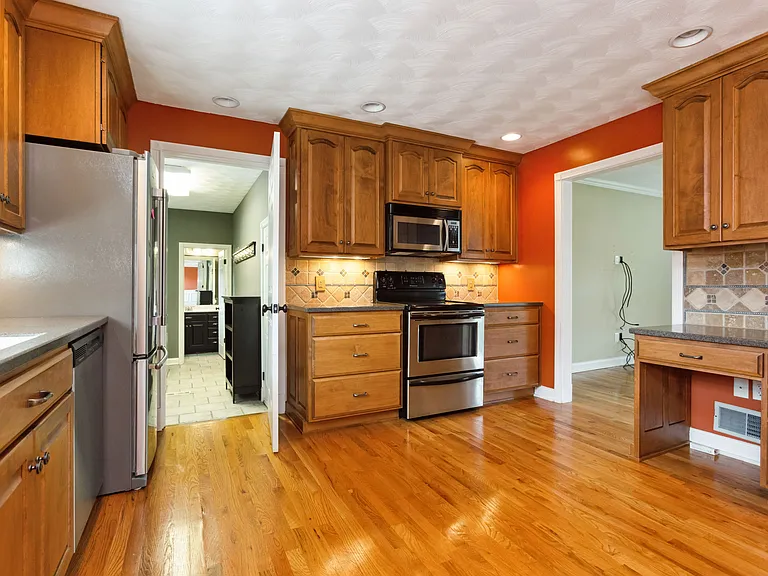 1605 Redwood Way — Photo 9