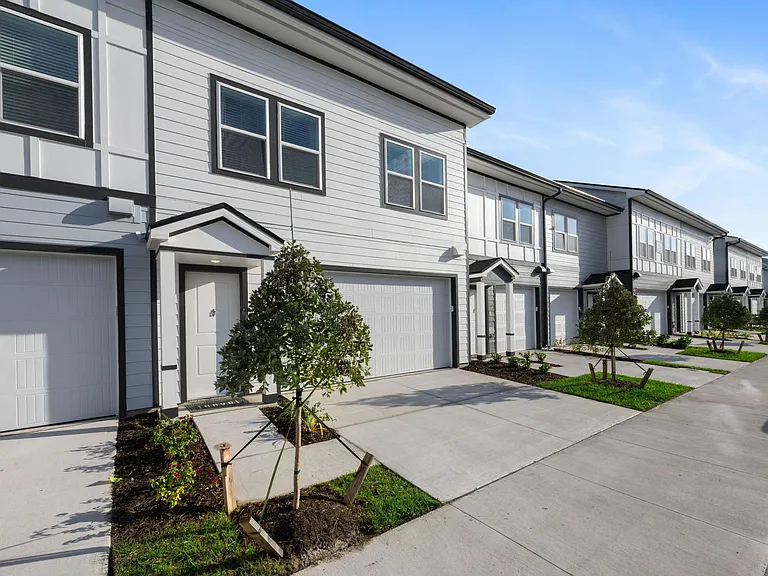 Novo Gateway Apartments and Townhomes — Photo 23
