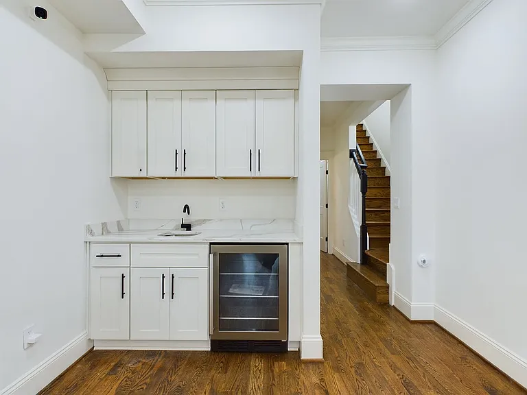 2515 E Franklin St — Photo 15
