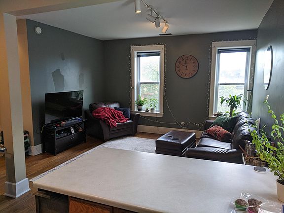 2nd image of 1619 N Hoyne Ave #2E