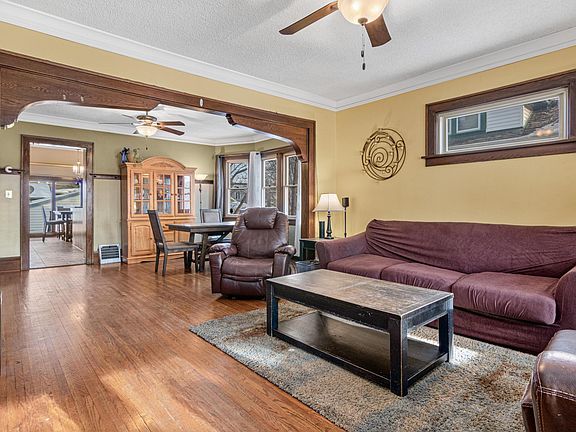 3rd image of 885 Sherwood Ave