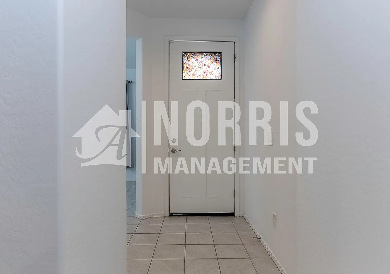 Beautiful Home Near Amenities — Photo 4