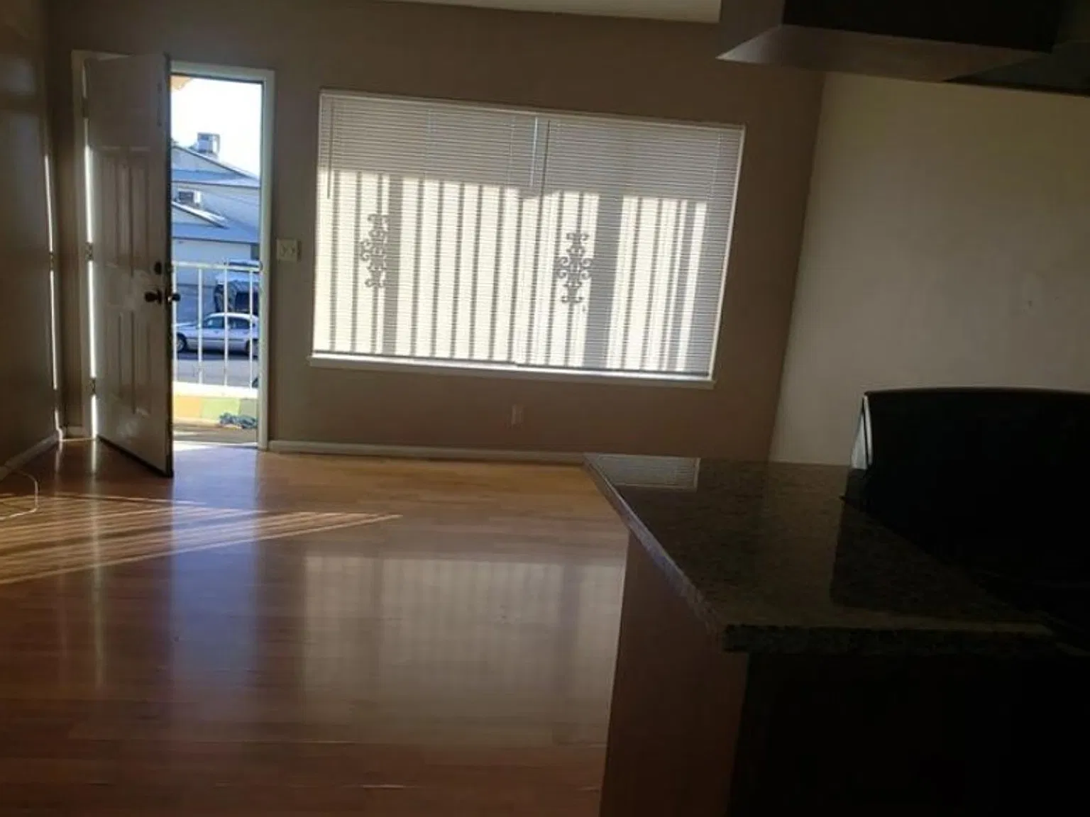 3100 E Carey Ave — Photo 2