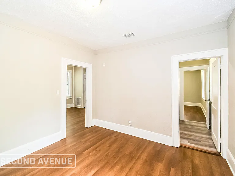 204 W 23rd St — Photo 15