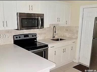 2nd image of 909 NW 16th Ter