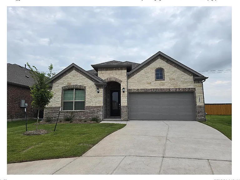1333 Armitage Way — Photo 3