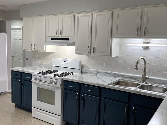 3rd image of 5211 N Reserve Ave #2E