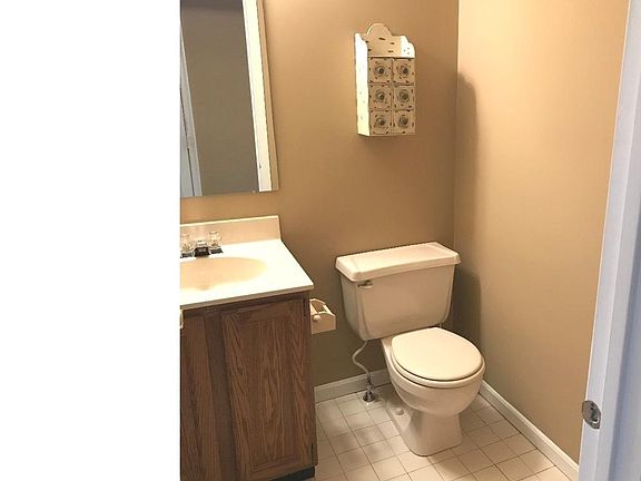 5th image of 152 S Orchard Ave