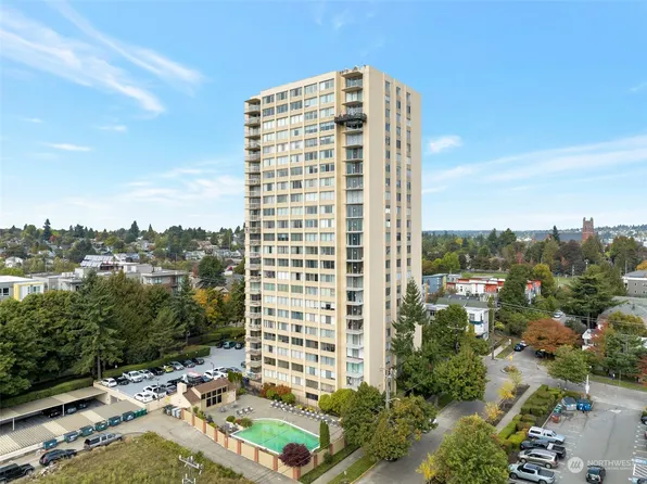4540 8th Avenue NE #705, Seattle, WA 98105