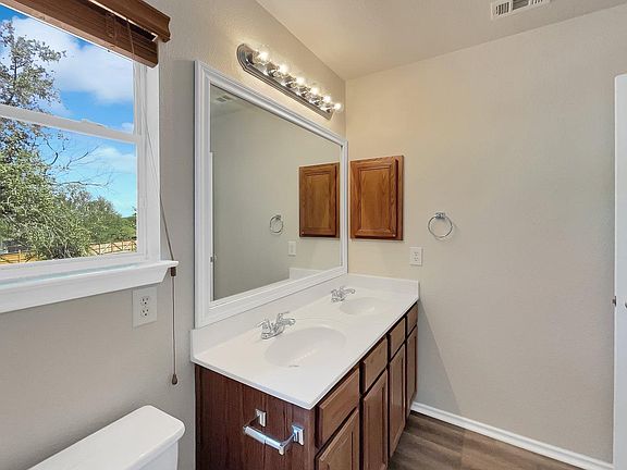 5th image of 15401 Finch Cir