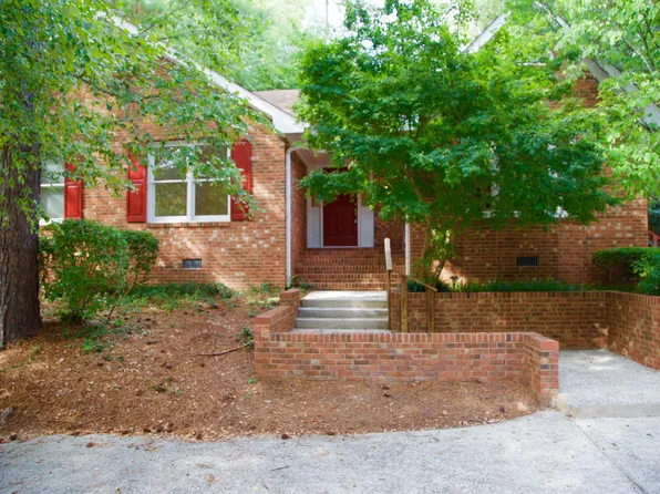 102 Tanglewood Ln, Carrboro, NC 27510