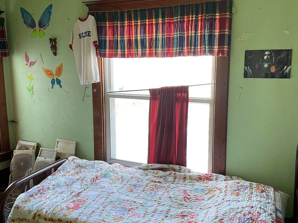 1102 Iowa St, Dysart, IA 52224 Zillow