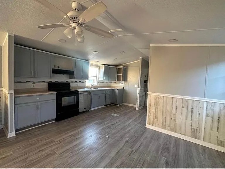 23516 Patricia Ln — Photo 6