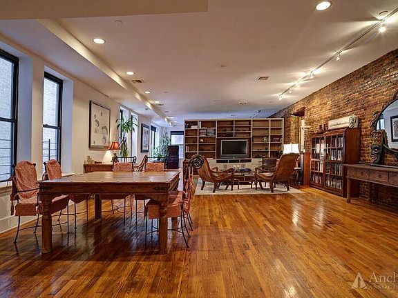 3rd image of 72 Franklin St APT 2