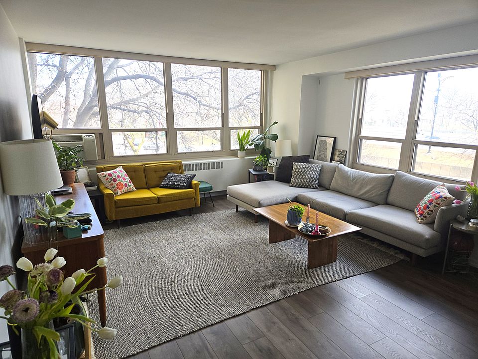 1st image of 3950 N Lake Shore Dr APT 330