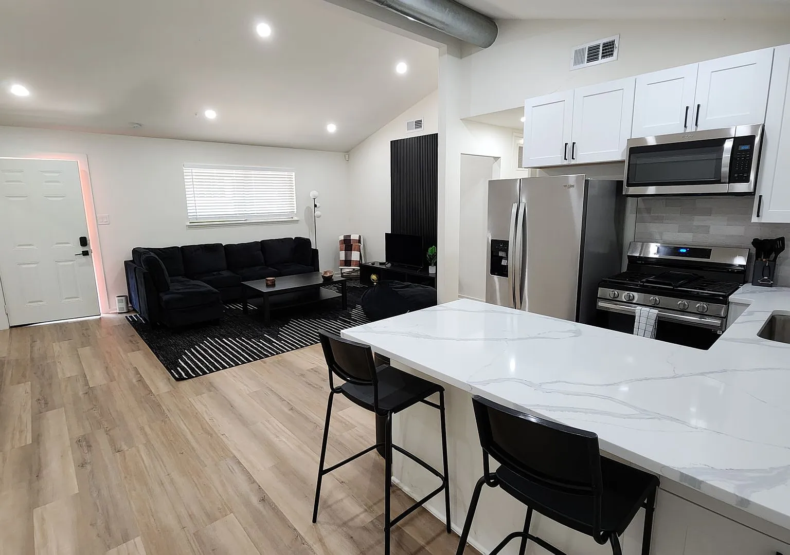 1911 David St - Fully updated 6 bed house — Photo 1
