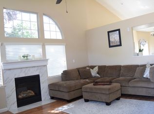 2072 E Brandywine Ln, Fresno, CA 93720