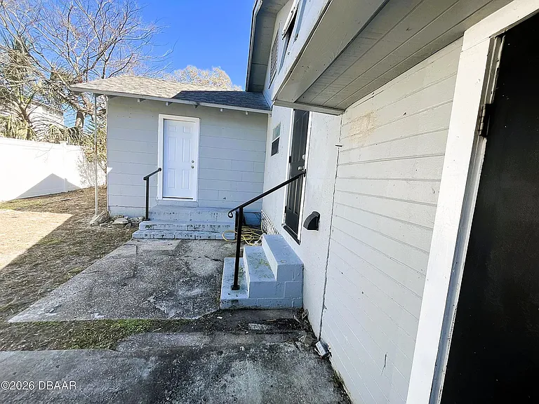 318 Hobart Ave — Photo 20