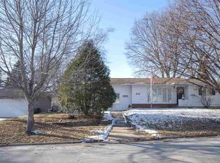 203 Ellen St, Cedar Falls, IA 50613