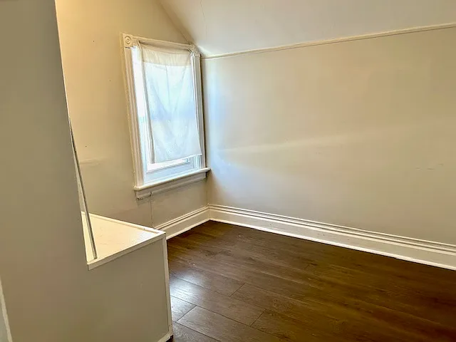 30 Wellington St W #2 — Photo 7