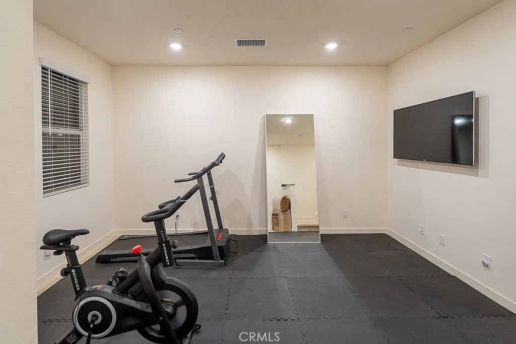 2 bed, 2.5 bath, 1780 sqft, $3,995 — Photo 3