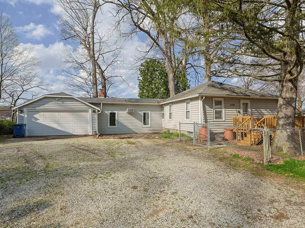 15899 Lakeview Dr, Buchanan, MI 49107