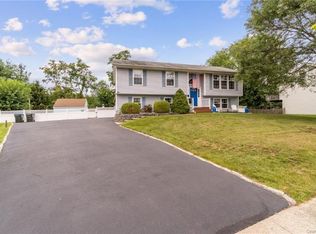 10 Bernadette Way, Washingtonville, NY 10992
