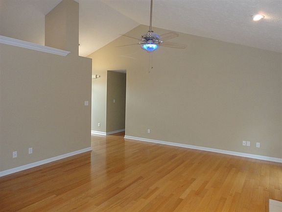 4th image of 6407 Barberry Dr