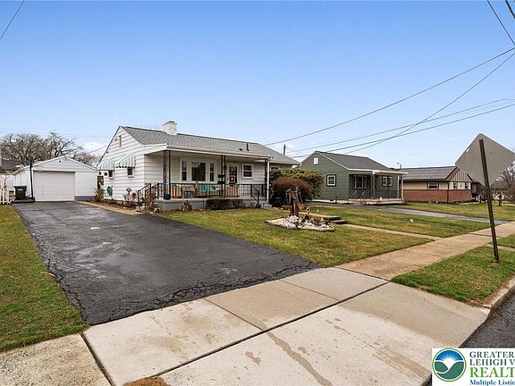 3rd image of 18 S Callowhill St