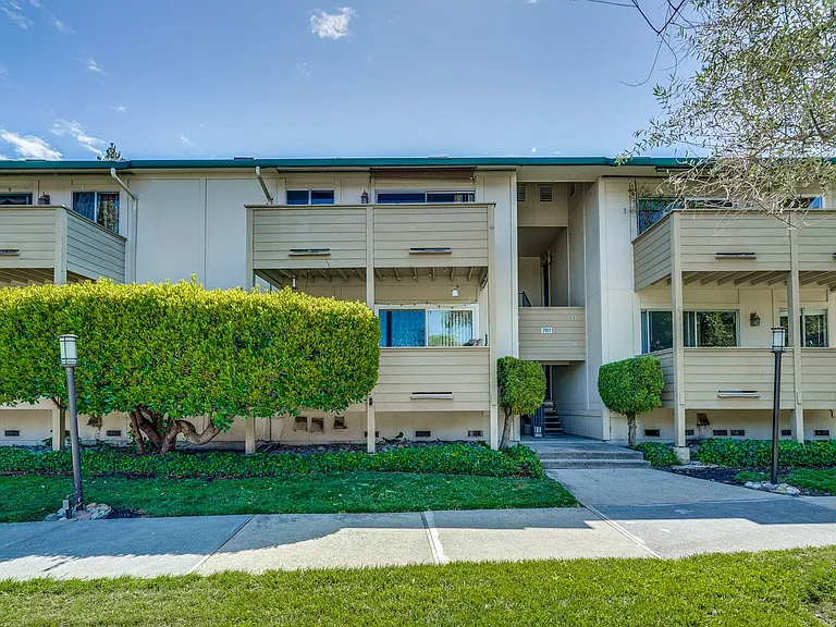781 N Fair Oaks Ave #6 — Photo 1