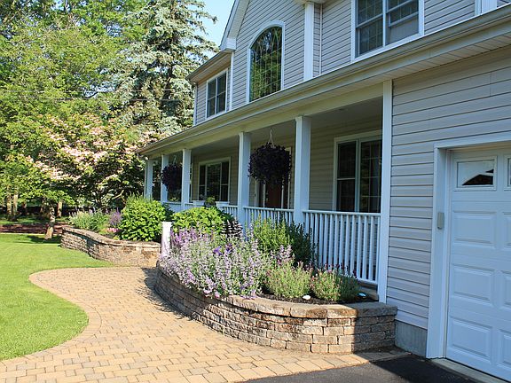 3rd image of 103 Grandview Ln