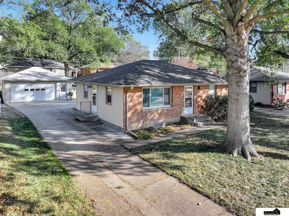 912 Hollywood Ave, Lincoln, NE 68504