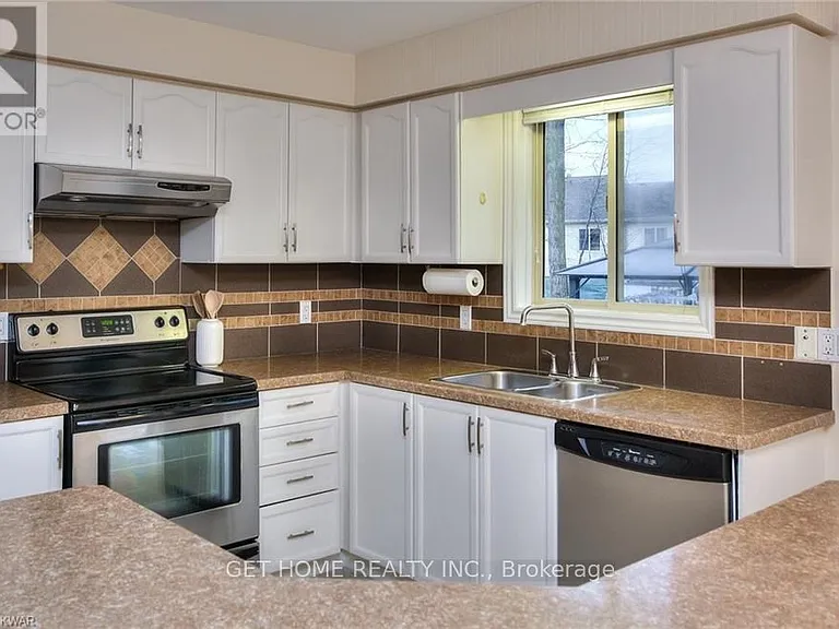 19 Oprington Dr — Photo 2