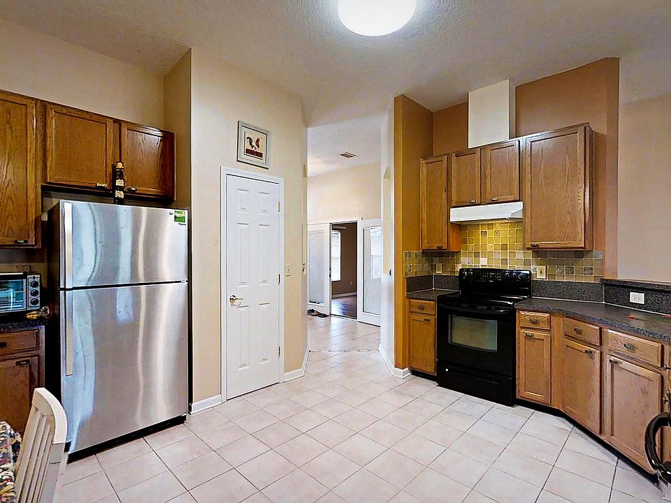 1st image of 2458 Bentshire Dr