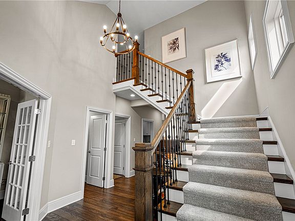 4th image of 490 Harvest View Dr